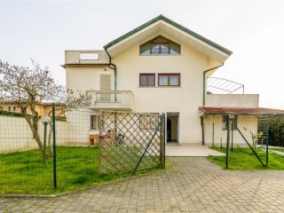 Bifamiliare in vendita a Cervaiolo