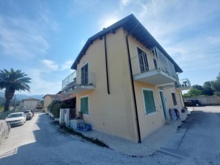 Appartamento in vendita a Capezzano Pianore