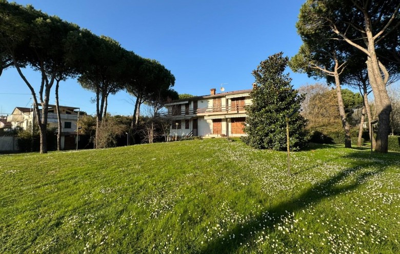 Villa singola in vendita a Massa