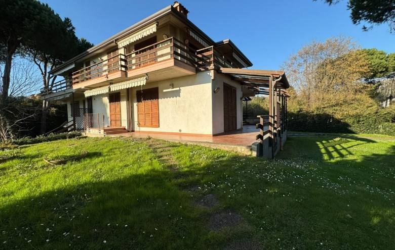 Villa singola in vendita a Massa