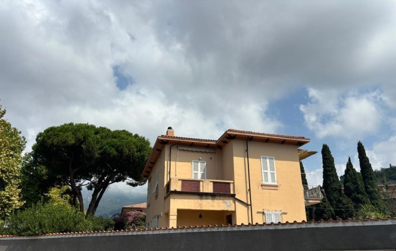 Villa singola in vendita a Massa