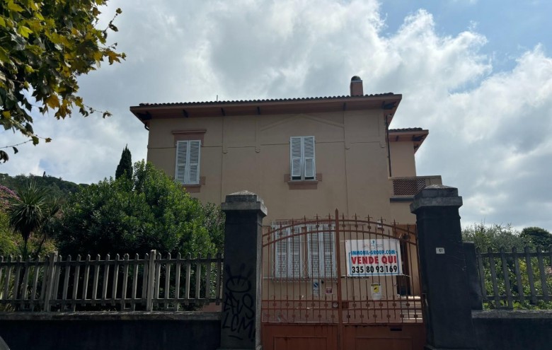 Villa singola in vendita a Massa