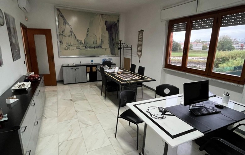 Capannone in vendita a Massa