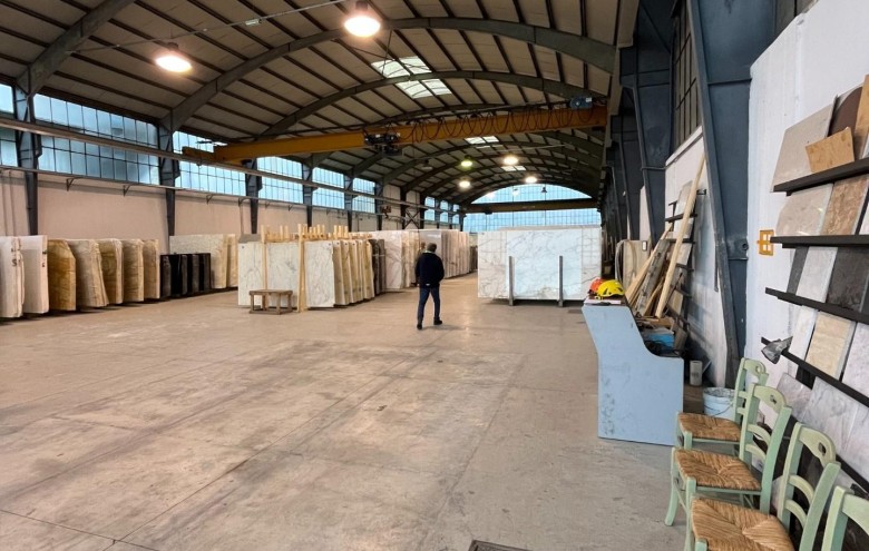 Capannone in vendita a Massa