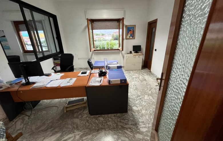 Capannone in vendita a Massa