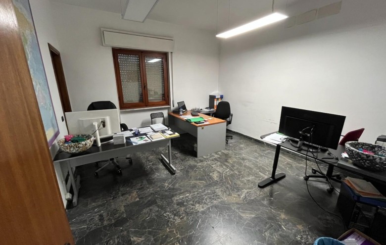 Capannone in vendita a Massa