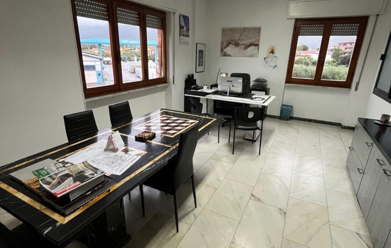 Capannone in vendita a Massa