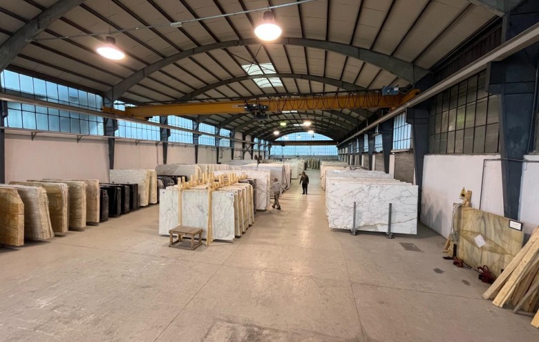 Capannone in vendita a Massa