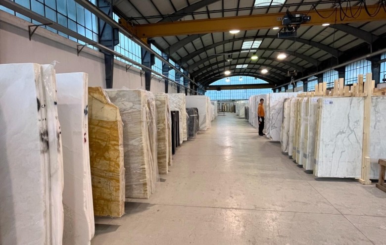 Capannone in vendita a Massa