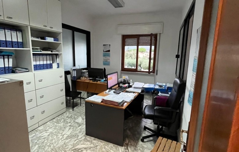 Capannone in vendita a Massa