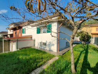 Porzione di casa in vendita a Massa
