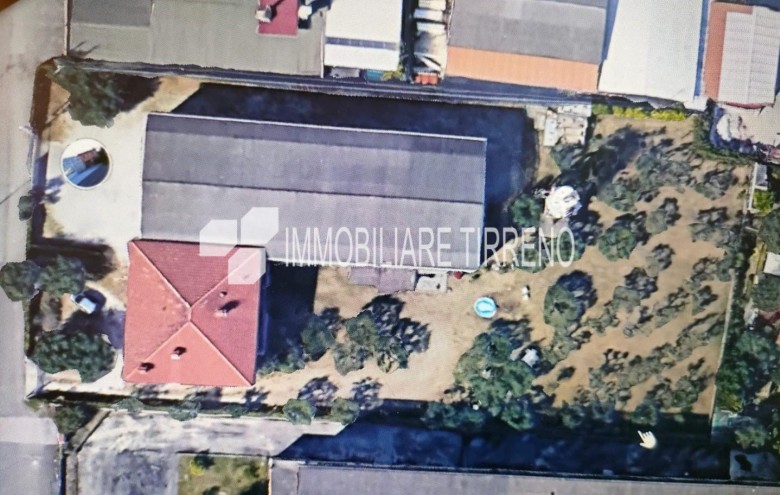 Capannone in vendita a Massa