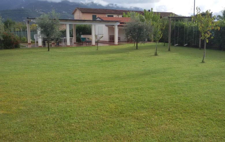 Villa singola in vendita a Massa