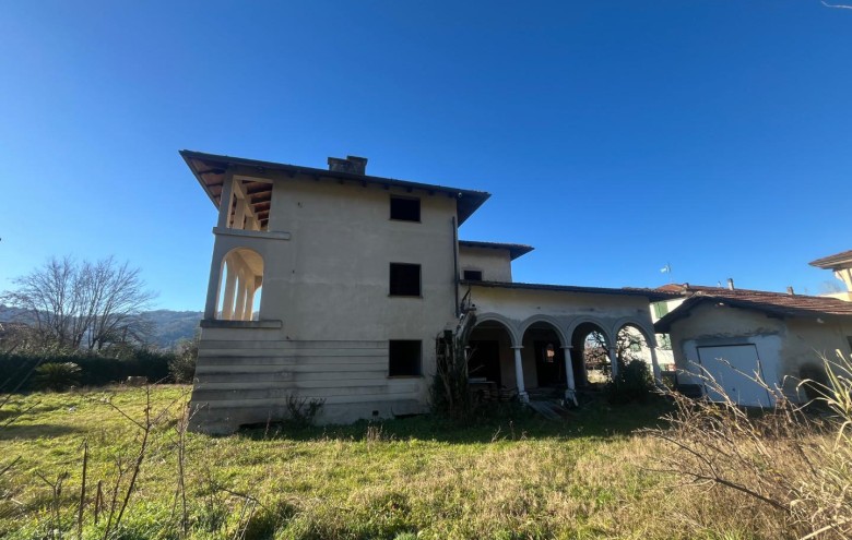 Villa singola in vendita a Camaiore