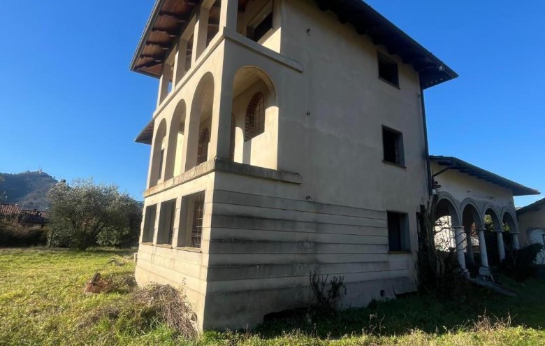 Villa singola in vendita a Camaiore