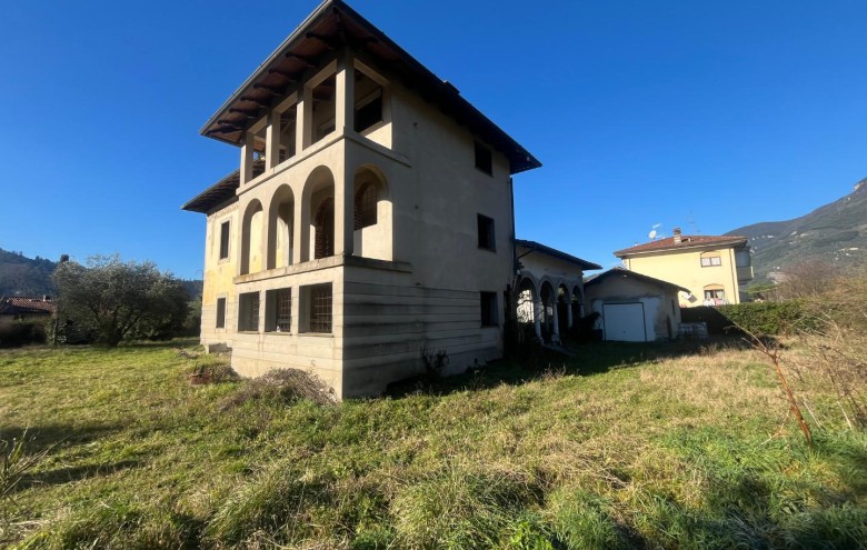 Villa singola in vendita a Camaiore