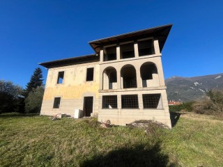 Villa singola in vendita a Camaiore