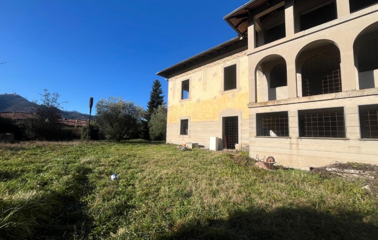Villa singola in vendita a Camaiore