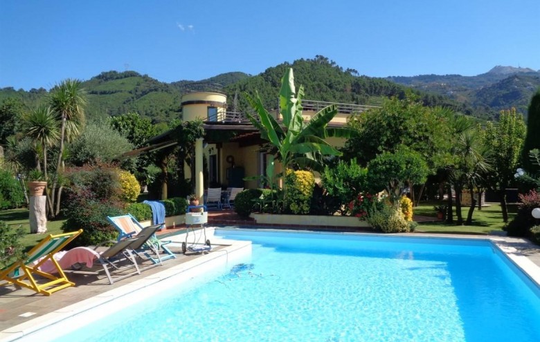 Villa singola in vendita a Montignoso