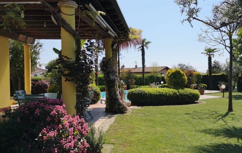 Villa singola in vendita a Montignoso