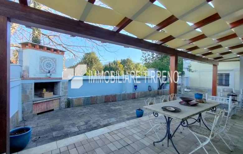 Villa singola in vendita a Massa