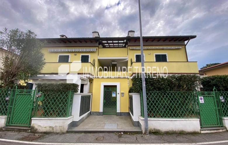 Villetta a schiera in affitto a Massa