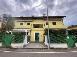 villetta-a-schiera-in-affitto-a-marina-di-massa