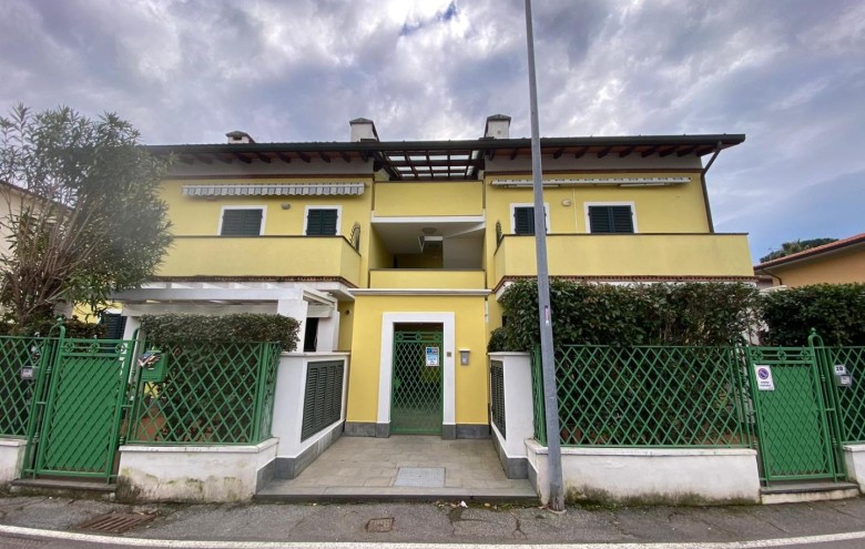 Villetta a schiera in affitto a Massa