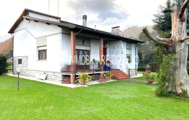 Villa singola in vendita a Massa