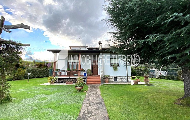Villa singola in vendita a Massa
