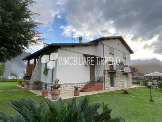 Villa singola in vendita a Massa