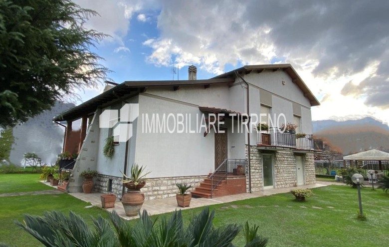 Villa singola in vendita a Massa
