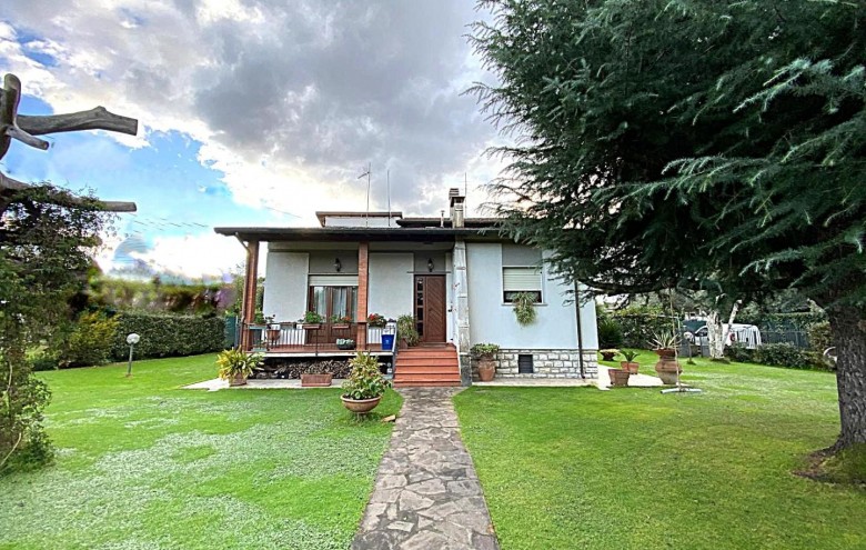 Villa singola in vendita a Massa