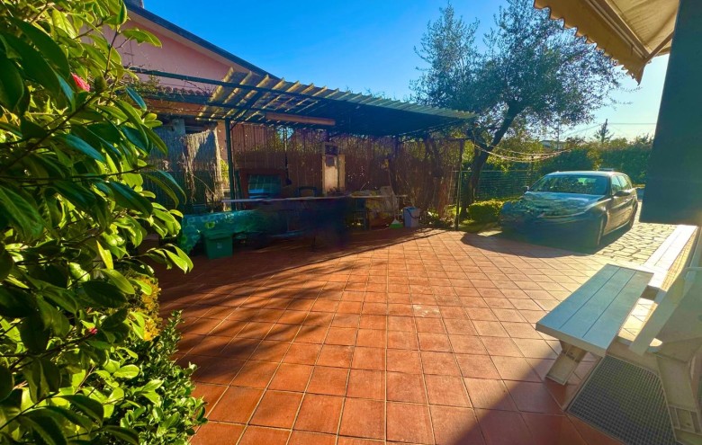 Bifamiliare in vendita a Massa