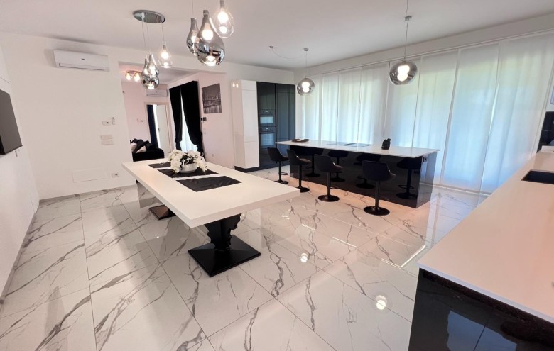 Villa singola in vendita a Pietrasanta