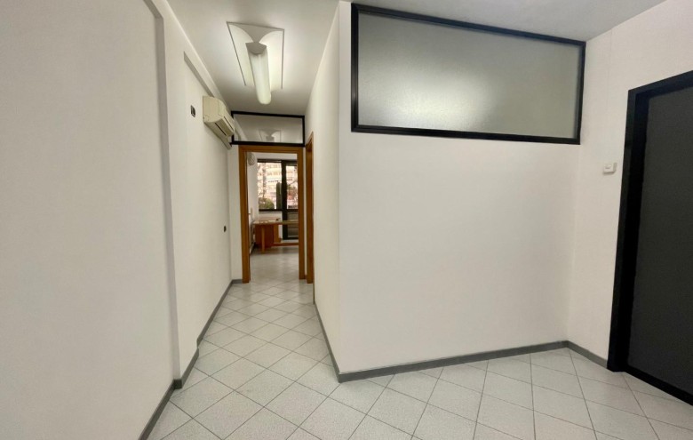 Ufficio in vendita a Massa