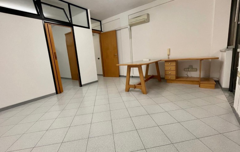 Ufficio in vendita a Massa