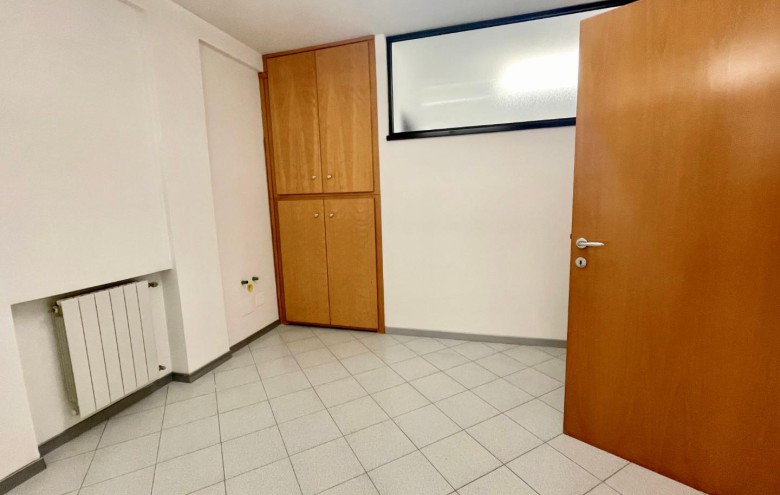 Ufficio in vendita a Massa
