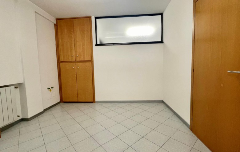 Ufficio in vendita a Massa