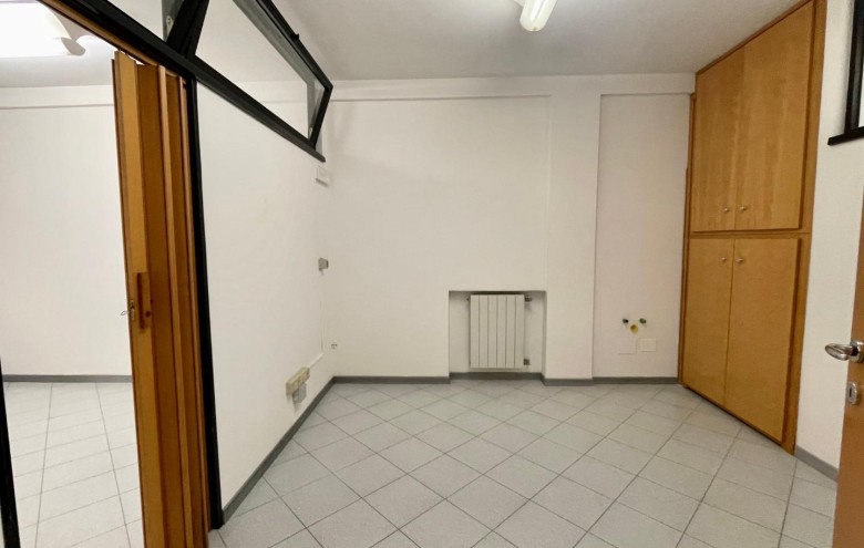 Ufficio in vendita a Massa