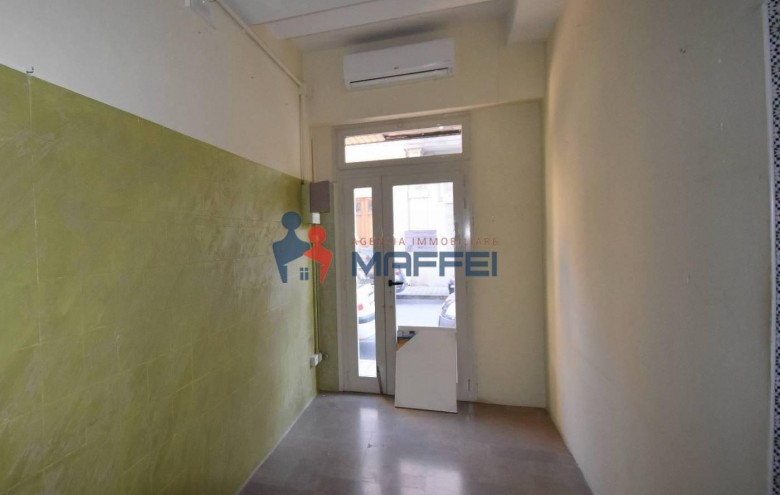 Fondo Commerciale in vendita a Viareggio