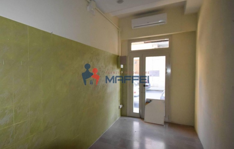 Fondo Commerciale in vendita a Viareggio