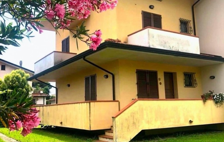 Villa singola in vendita a Montignoso