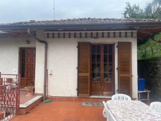 Bifamiliare in vendita a Massa