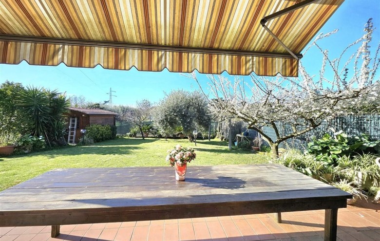 Villa singola in vendita a Massa