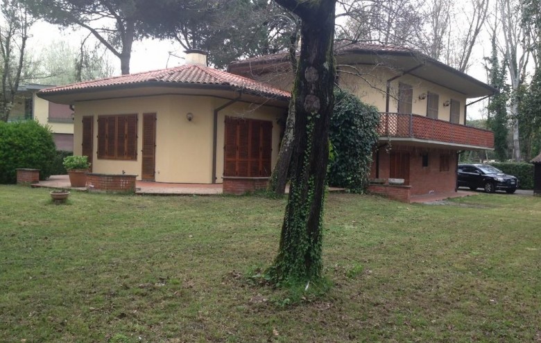 Villa singola in vendita a Massa