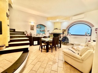 Casa semi indipendente in vendita a Massa