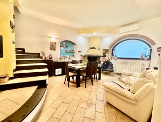 Casa semi indipendente in vendita a Massa