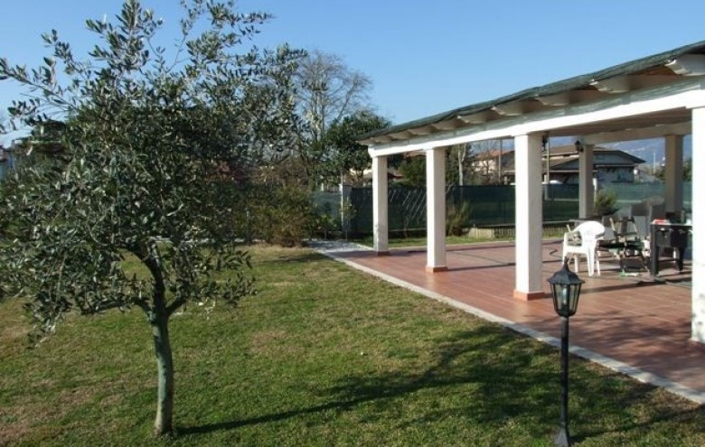 Villa singola in vendita a Massa