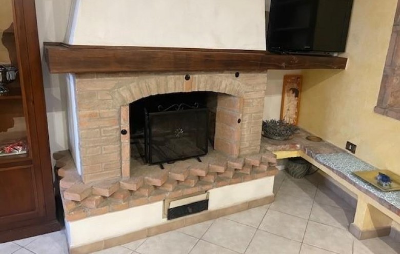Casa semi indipendente in vendita a Massa